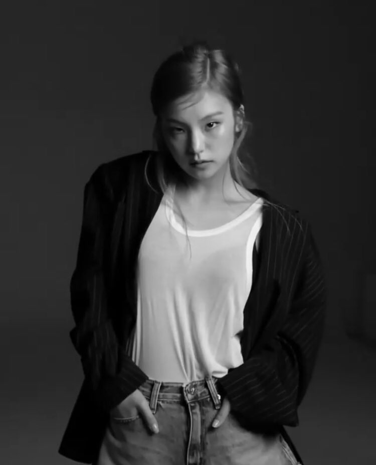 y_ejis's tweet photo. ㅤ
ㅤ
ㅤㅤㅤㅤㅤWhether I live a normal
ㅤㅤㅤㅤㅤlife or not, it's 𝗺𝗲 who
ㅤㅤㅤㅤㅤlives this, cause this is
ㅤㅤㅤㅤㅤ𝗺𝘆 𝗹𝗶𝗳𝗲.

ㅤㅤㅤㅤㅤ──────────

ㅤㅤㅤㅤㅤ𝙄𝙏𝙕𝙔'𝙨 𝙃𝙬𝙖𝙣𝙜 𝙔𝙚𝙟𝙞
ㅤ
ㅤ https://t.co/DCly2jhaNE