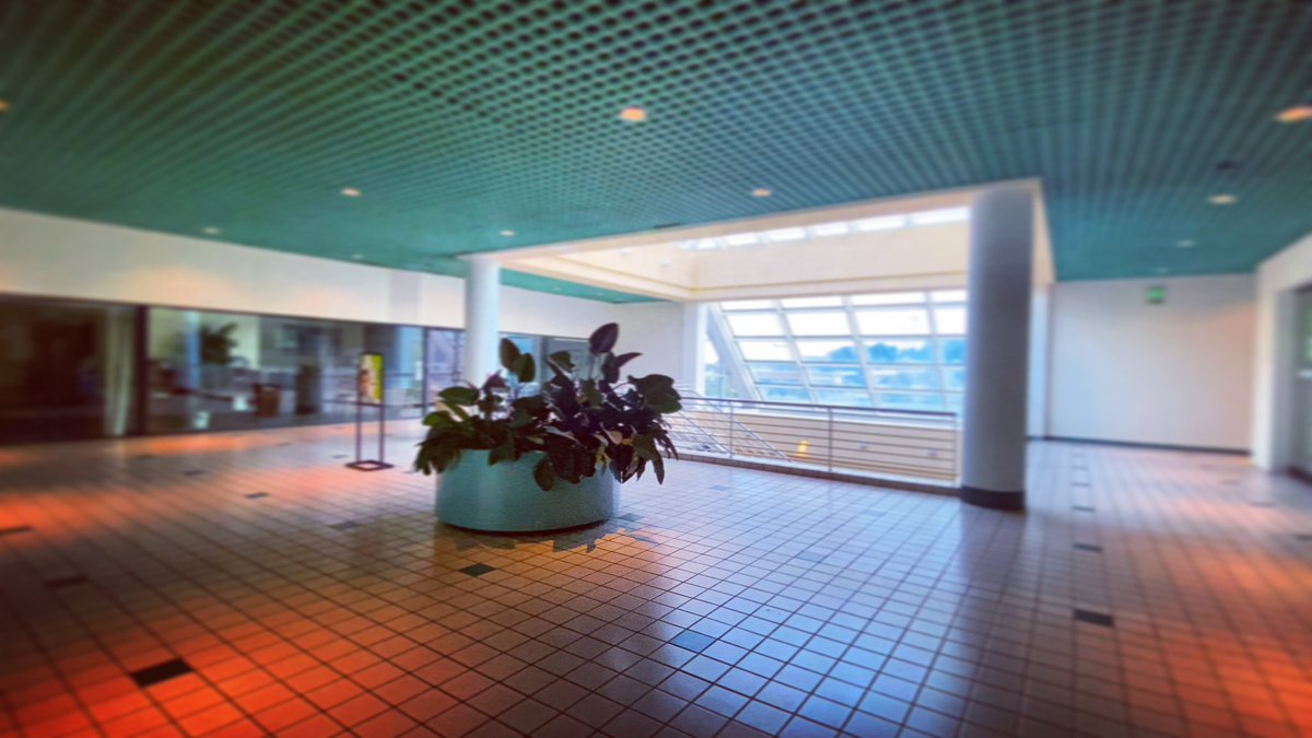 SalvatoreAmadeo's tweet image. The 90’s are still alive and well in the “Atrium Offices” section at the Eastpoint Mall...new video on this mall coming out soon, which will close out #exlog #phaseiv here:

youtube.com/salvatoreamadeo 

#deadmalls #salguido #dmodfam