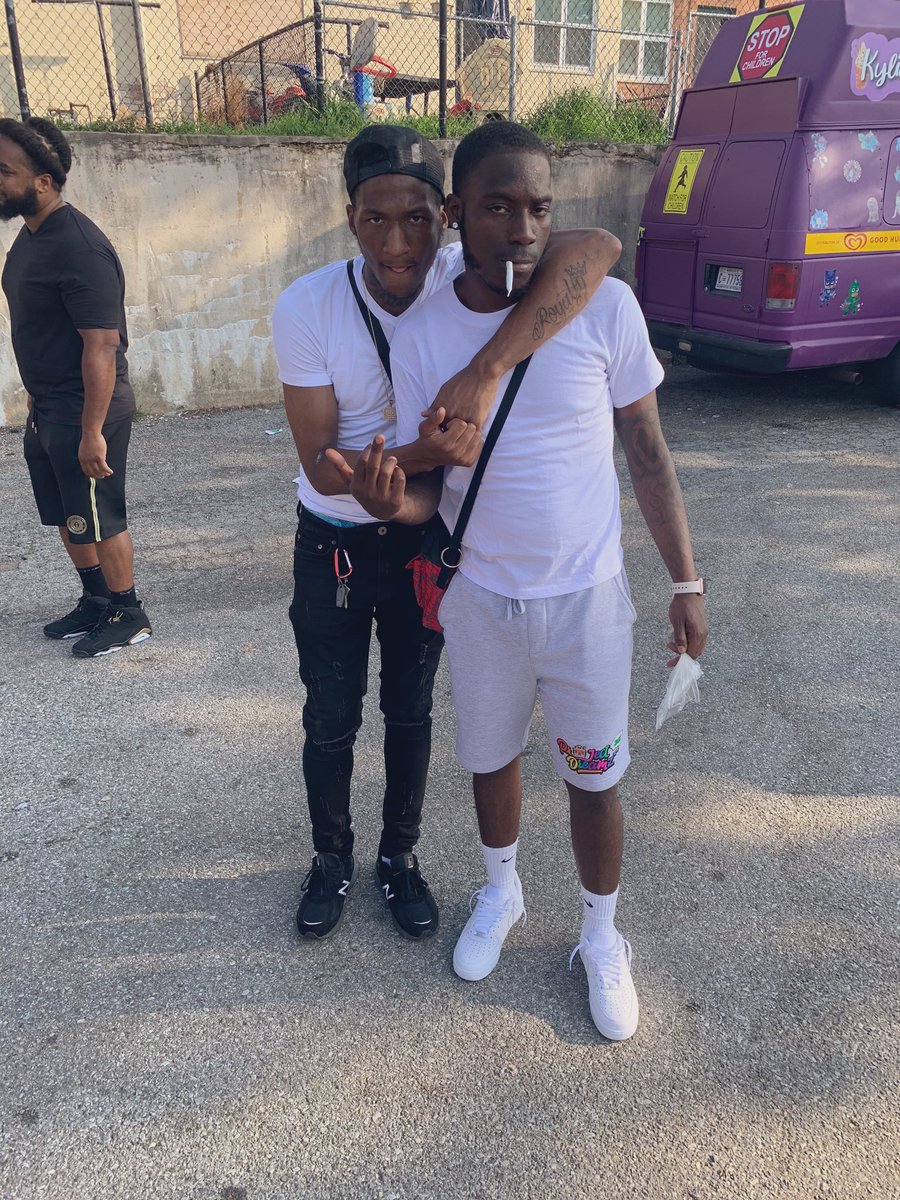 1lilblack37th's tweet photo. Young Turnt Niggaz💰💫🤞🏿❤️ #FreeDaMOBB🤘🏿 https://t.co/XjdSB1ZEMl