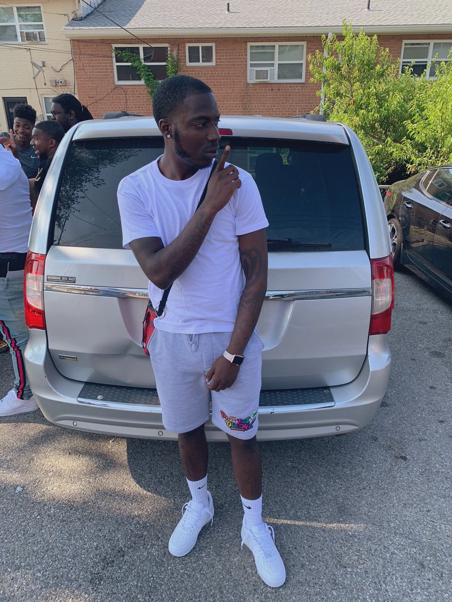 1lilblack37th's tweet photo. Young Turnt Niggaz💰💫🤞🏿❤️ #FreeDaMOBB🤘🏿 https://t.co/XjdSB1ZEMl