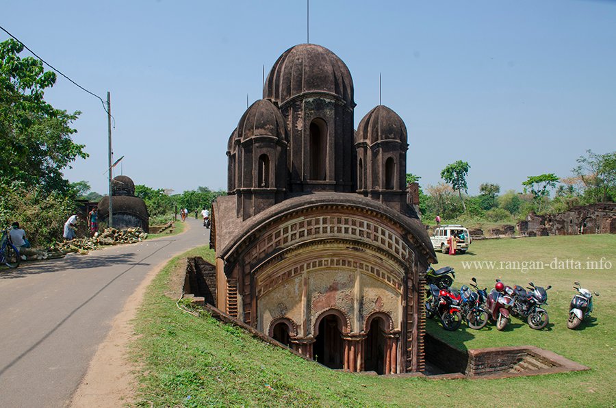 rangan_datta's tweet photo. Pathra, a temple village in #WestBengal has 34 temples. For centuries they were in utter neglect, until a local #Muslim man took up the initiative of protecting them. Today the temples are maintained by ASI but Pathra have failed to be a tourist spot. https://t.co/zJE1EVnafL https://t.co/xbT0Rmo7ul