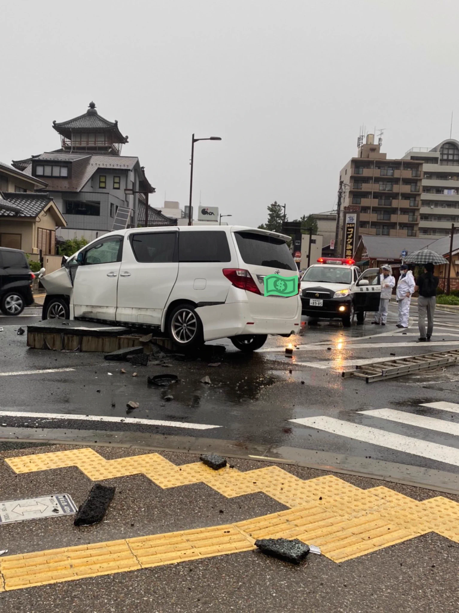 「岐阜城下の梶川町」避けようもない事故・貯水槽に入りフタが吹き飛んだ・なんてこった～！！！