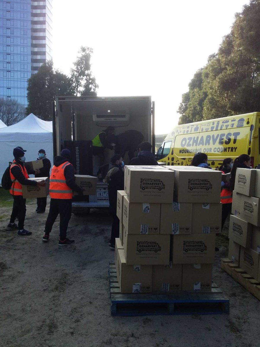 OzHarvest Melbourne delivered 800 Food Essential Boxes this morning to residents in North Melbourne and Flemington towers who are in #VictoriaLockdown.