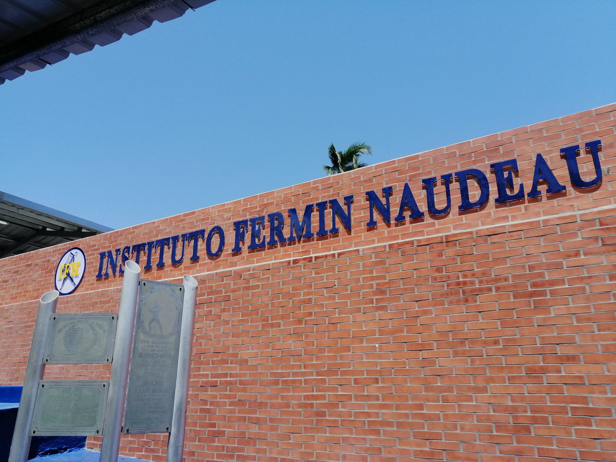 mundoesculturas's tweet photo. Busto de Fermín Naudeau

Fermín Naudeau fue un profesor de Matemáticas, autor de varias obras de carácter didáctico, dejando un gran aporte en el ámbito de la docencia, razón por la cual se le colocó su nombre al centro educativo en homenaje y recuerdo a su memoria. https://t.co/Mg19wpRe23