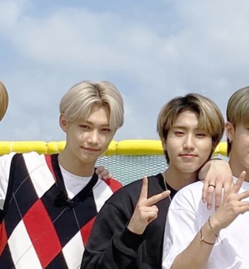 thinking about jilix (@jilixsloops) on Twitter photo 