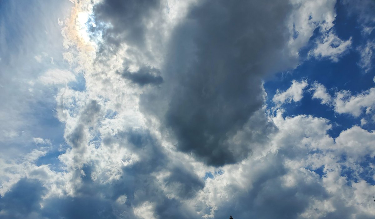 FulLmoNty_n's tweet image. Clouday

#ファインダー越しの私の世界
#identitymemory
#photography