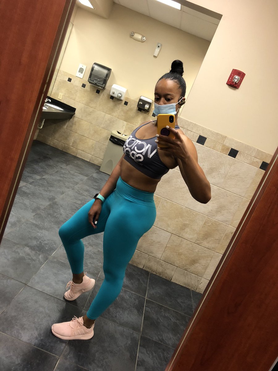 KwiththeKicks's tweet photo. Workout complete ✔️ #MFTIRED abs trying to peek out though ! 👀 https://t.co/PRwcitmqno