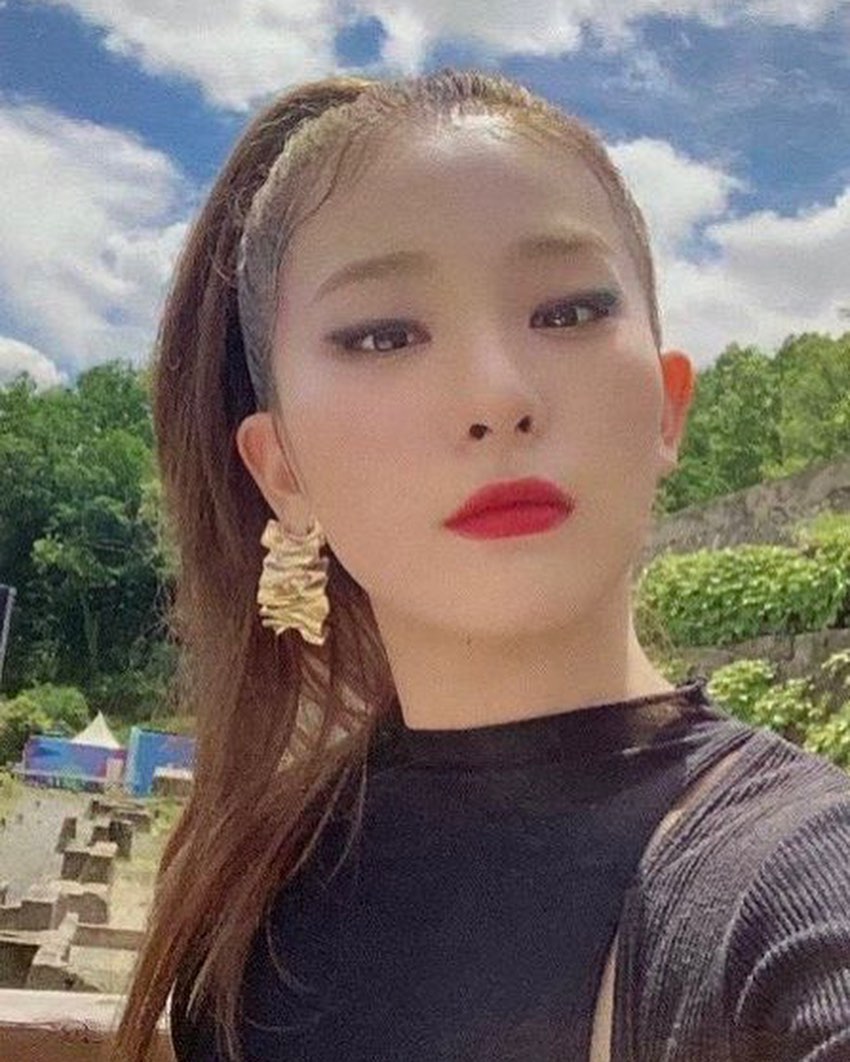 lovelydeulle's tweet photo. Seulgi photo card 😔🖤🤍
#RedVelvet_IRENE_SEULGI #SEULGI #IRENE #WatchMonsterNOW #WatchMonsterMV #MonsterIShere https://t.co/PWIFePOzcz