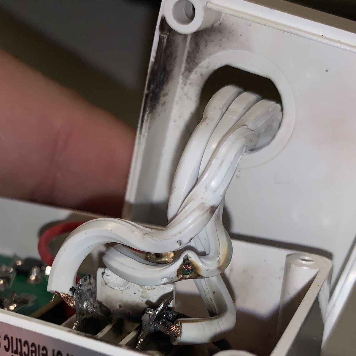 WstParkCreative's tweet photo. @Wayfair why do you want to kill women and children? Why would you try to light my house on fire and not respond when I ask for help? Your quality control approved product sparked and nearly caught fire. I feel I deserve better with a $500 product. https://t.co/mUt5GF1dPD