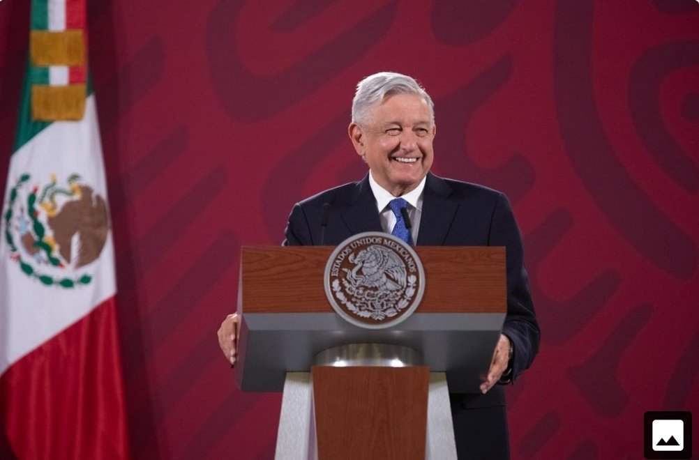 Catyuxhka's tweet photo. Emociona hasta el alma, poder sentir orgullo por el Presidente de México, que dicha vivir en este tiempo. 
#SuExcelenciaLopezObrador 
#AmloBienvenidoAWashington 
#AmloElMejorPresidenteDelMundo
Amor con amor se paga se paga♥️ https://t.co/jWjQn9wIdJ