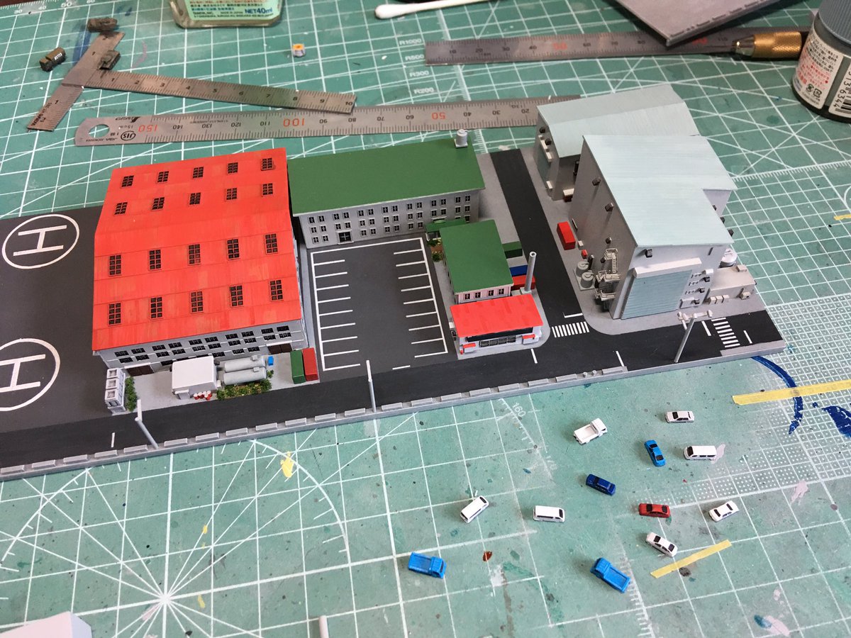 ドンキホーテ　ジオラマ自作　制作中 1/700軍港ジオラマ作成記 建物の塗装をしていきます。