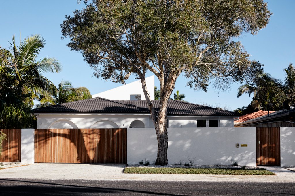 StudioGangplank's tweet photo. We have a soft spot for House Burch. 🌞 Our process with #ThoseArchitects involved workshopping in Byron Bay and a site visit to House Burch while it was under construction. Since then it's been transformed into this sweet oasis. 😌 
https://t.co/ss4BQNOtSb https://t.co/wyGGwbc3bs