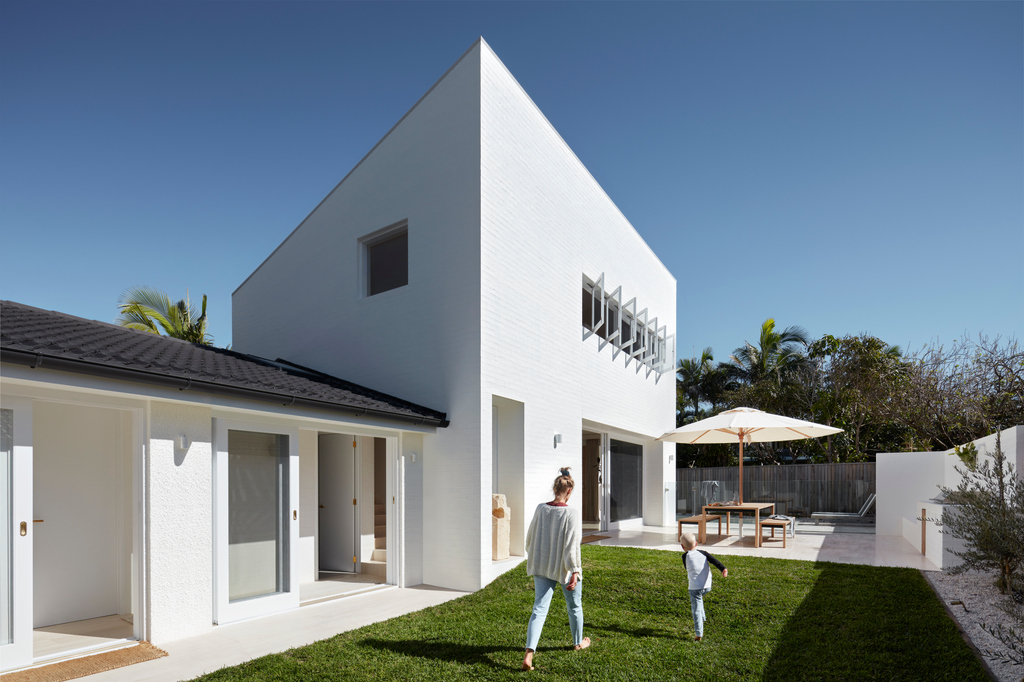 StudioGangplank's tweet photo. We have a soft spot for House Burch. 🌞 Our process with #ThoseArchitects involved workshopping in Byron Bay and a site visit to House Burch while it was under construction. Since then it's been transformed into this sweet oasis. 😌 
https://t.co/ss4BQNOtSb https://t.co/wyGGwbc3bs