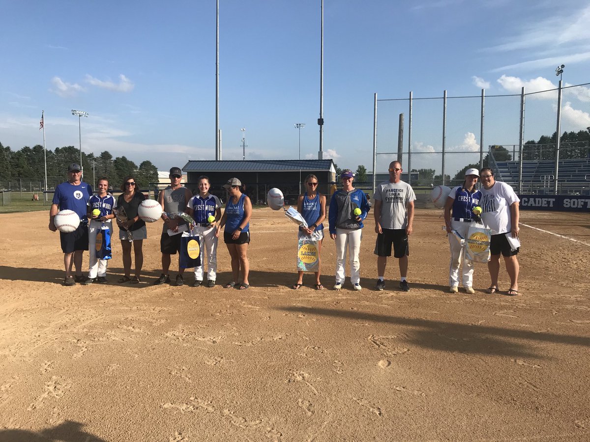 LanceThompson5's tweet photo. Congratulations to the ⁦@Crestwood_SB⁩ senior softball players. https://t.co/2m3aLDUmCC