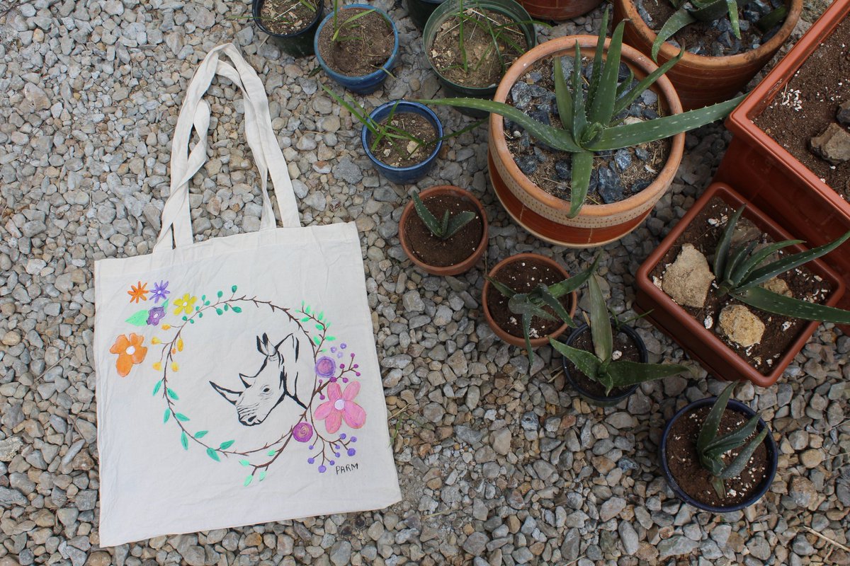 creative_paola's tweet photo. 🚨Venta de Bolsos Personalizados🚨

▪ Pintados a mano🎨
▪ Se hacen envios para todo Puerto Rico📦
▪ Para ordenes, información y precios nos pueden enviar un mensaje 📩💛 https://t.co/4HtKKM3Oth