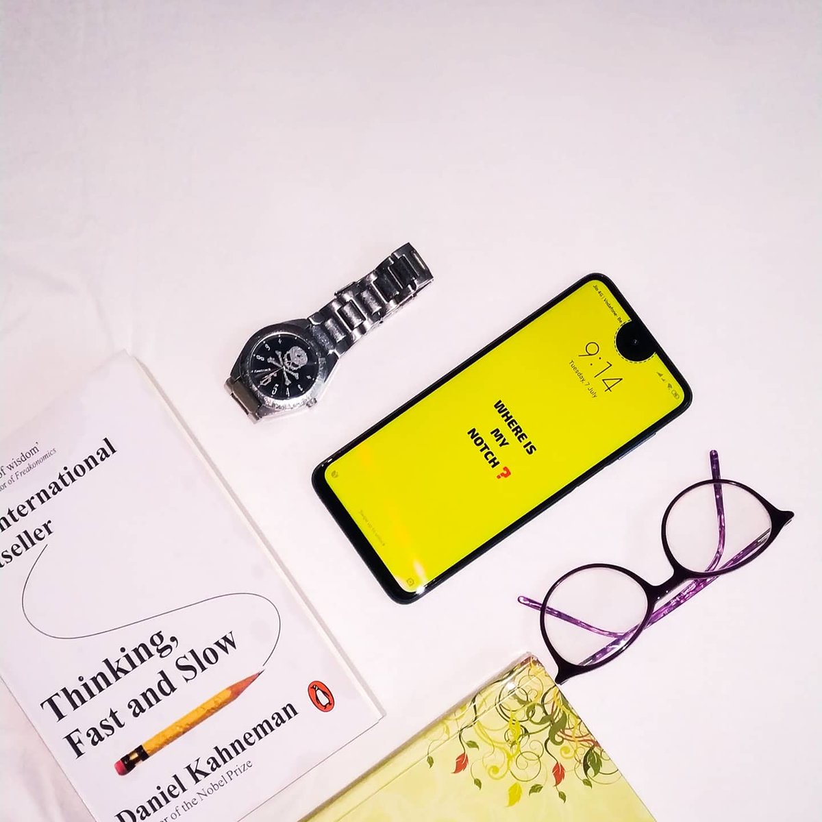 moumitasarkars1's tweet photo. A leisure evening with my favorite book and ofcourse netflix... ***to the finer things in life.!!! 🥰

#finerthings #leisuretime #thinkingfastandslow #booklove #bibliophile #watchlover #titaneyeplus #newphone https://t.co/x31SpFE7zU