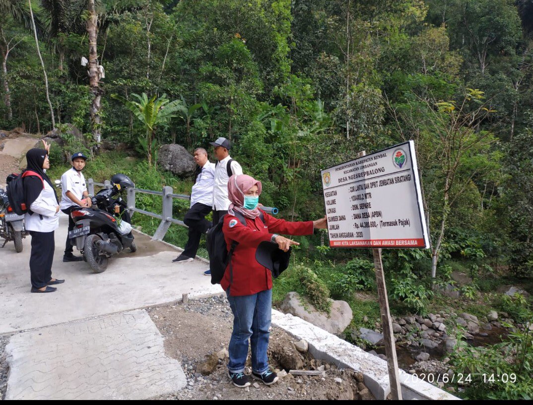 halimiskandarnu's tweet photo. Alhamdulillah, turut bangga
Selamat buat Bu Diana (salah satu Pendamping Desa di Kabupaten Kendal Jawa Tengah) yang berhasil mengantarkan putera tercinta meraih Adhi Makayasa Akpol 2020.
Semoga barokah dan bermanfaat.

@ganjarpranowo 
@kpw4jateng 
#PendampingDesa https://t.co/wmte3DBXRj