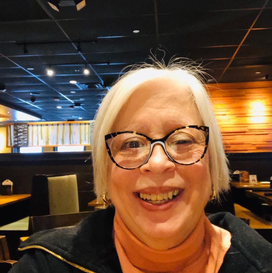 HoosierPeakers's tweet photo. Please join Hoosier Peakers in sending love and light to the family and friends of Susan Gajderowicz. She passed away today during surgery. 😥 She was a Peaker, retired RN, and a huge fan of #Outlander and @SamHeughan 💛💙
https://t.co/oBXdQYM24q https://t.co/sv5JJiLvCG
