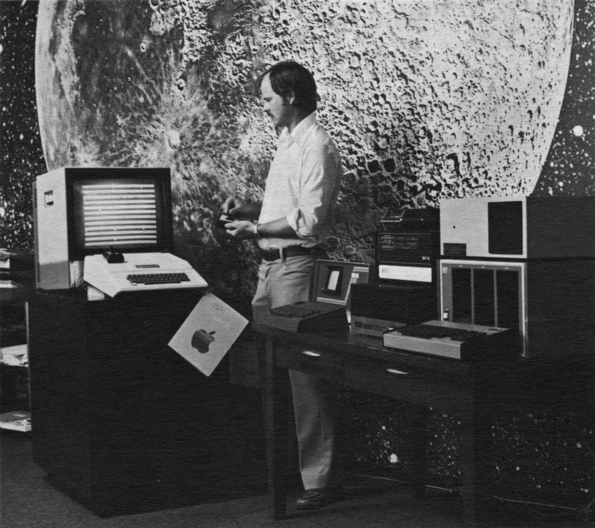 Vancouver’s The Byte Shop (later Byte Computers), 1978. https://vancouvertrueborns.com/post/131586398776/who-sold-the-first-apple-computers-in-canada