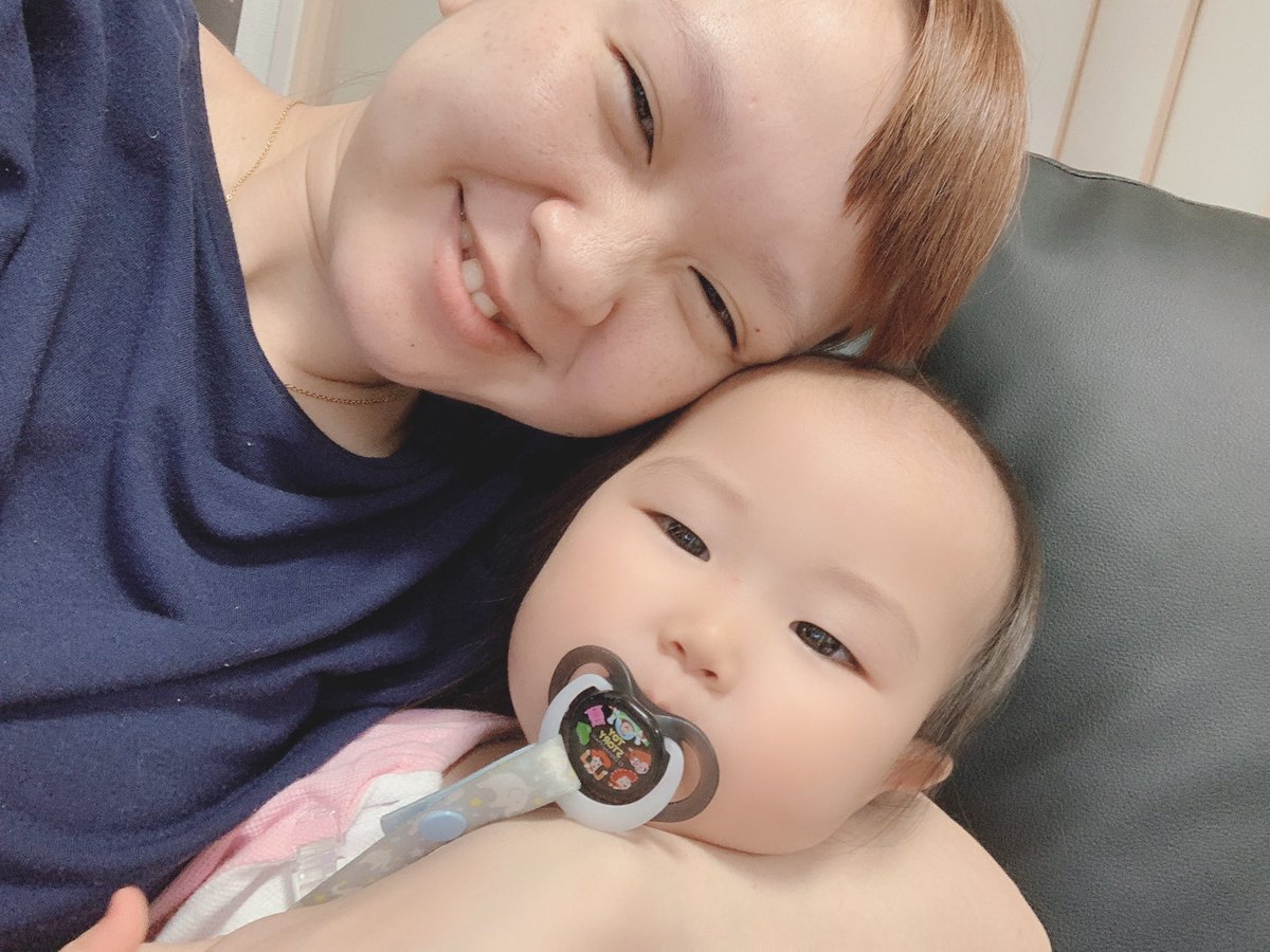 yy_8_14's tweet photo. ギュってやりながら写真撮ろうとするとめっちゃ嫌がる🤣ママ悲しい😂 https://t.co/71wdrqnLJm