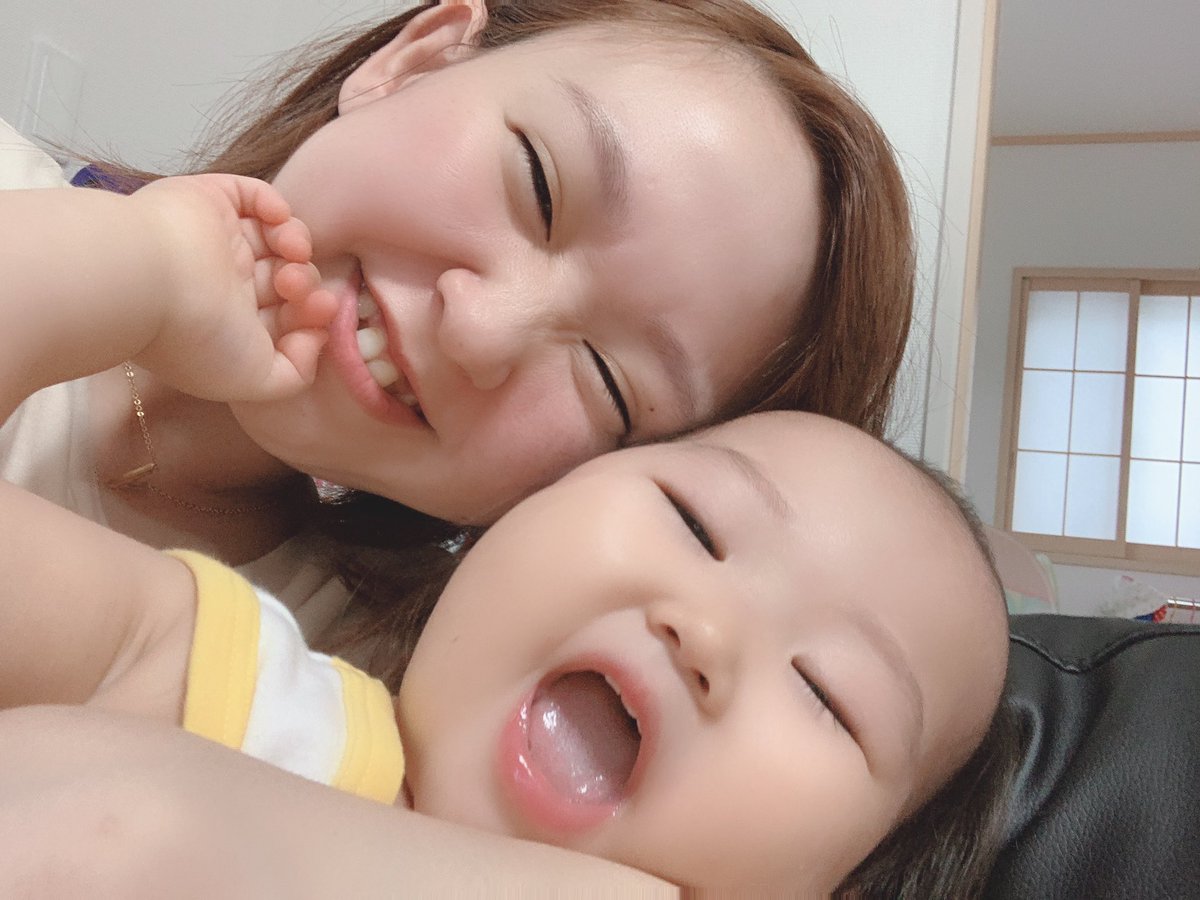 yy_8_14's tweet photo. ギュってやりながら写真撮ろうとするとめっちゃ嫌がる🤣ママ悲しい😂 https://t.co/71wdrqnLJm