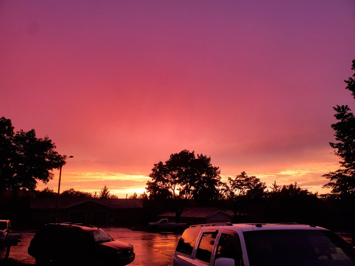 SoapMaker2's tweet photo. Tonight's gorgeous sunset after the storm https://t.co/hk0kpYl8nV