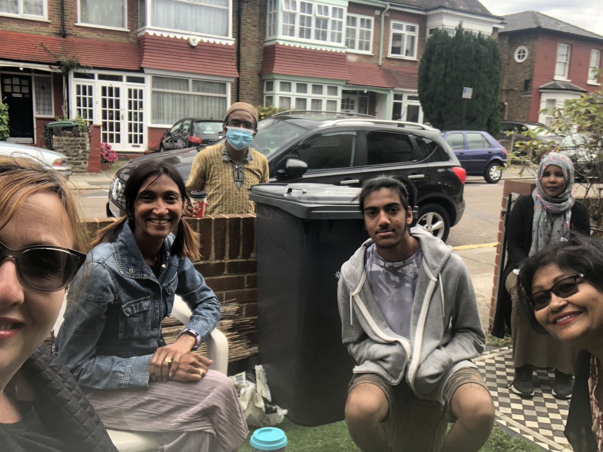 Annareporting's tweet photo. Yesterday’s #Londonteaat3 #Annainhermanor @middleagedminx @BBCRadioLondon guest was Sheena Patel who organises the north london sewing hub which has been making NHS scrubs, hats and wash bags non-stop since March. 💙 https://t.co/7UvdnNcCVs