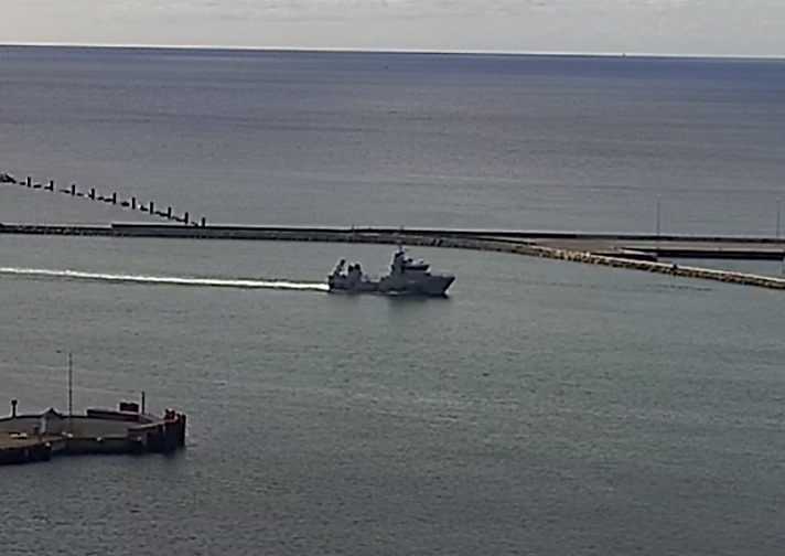 WarshipCam's tweet photo. Royal Danish Navy MSF-class drone minehunter HDMS MSF-3 coming into Frederikshavn, Denmark - July 8, 2020 #hdms #msf3 https://t.co/SRJnY6NK8K