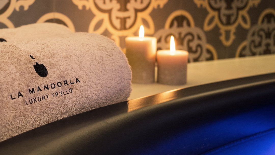 At La Mandorla, tradition leaves space to some luxury details: intimacy and comfort become a cuddle, and the insights behind the naming and the positioning make it clear. Check it out on our website. → bit.ly/2QzGQ59

#branding #brandpositioning #naming #luxury
