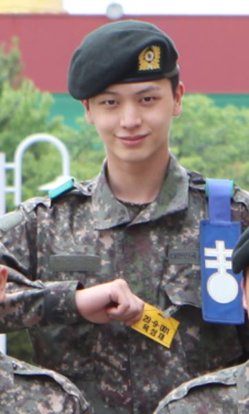 theseoulstory's tweet photo. Idols and their military discharge date 🪖

2021
2PM Chansung - January 5
EXO D.O. - January 25
2PM Junho - March 20
INFINITE Sungjong - May 8
INFINITE Woohyun - August 4
BTOB Sungjae &amp; Hyunsik - November 14

2022
EXO Suho - February 12
BTOB Ilhoon - February 27 https://t.co/UX2wmei9V4