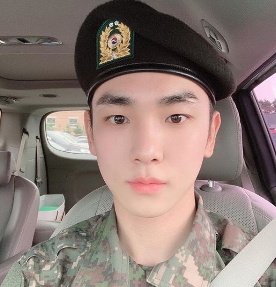 theseoulstory's tweet photo. Idols and their military discharge date 🪖

2020
BTOB Changsub, Aug 21
HIGHLIGHT Yoseob, Aug 30
BTOB Minhyuk, Sept
SHINee Key, Oct 7
INFINITE Sungyeol, Oct 27
INFINITE Dongwoo, Nov 15
HIGHLIGHT Gikwang, Nov 18 
EXO Xiumin, Dec 6
HIGHLIGHT Dongwoon, Dec 8

https://t.co/JYBNld3gW3 https://t.co/aFaVPReeOS