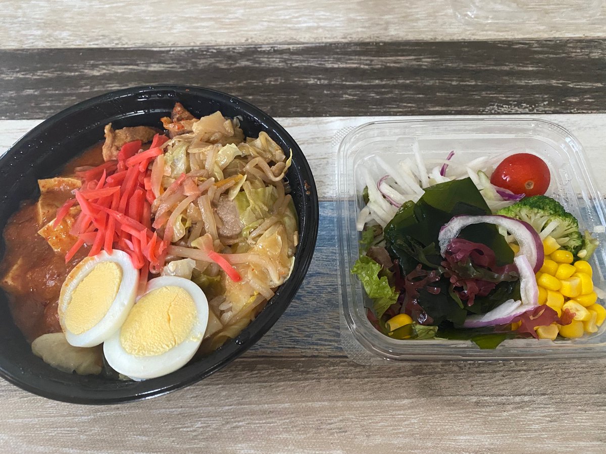 とある訓練生 2週間 昼食を蒙古丼弁当or半蒙古丼に置き換える生活 10日目 新宿店で買った蒙古丼弁当 550円 をセブンイレブンのサラダ と共に 食す サラダを先に食べてから蒙古丼弁当を食べると 口の中がさっぱりとして食べ安い 蒙古