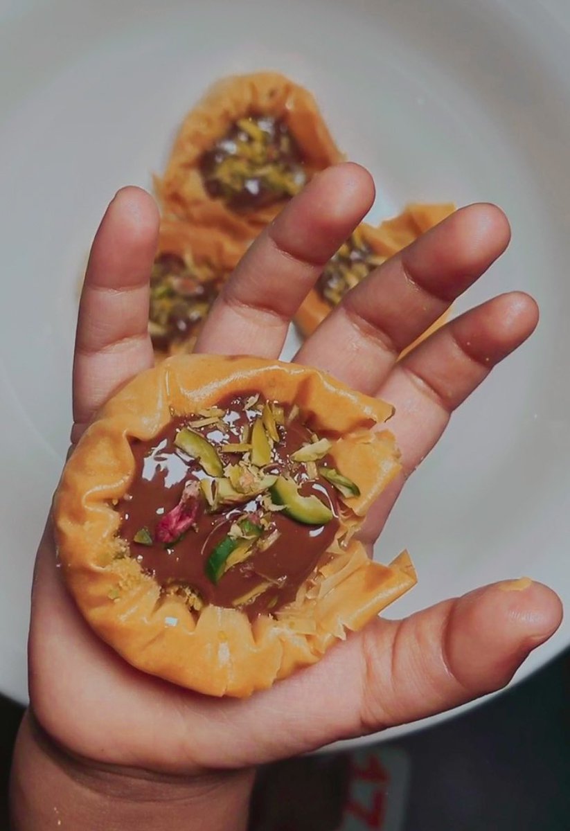 DessertlabM's tweet photo. Our Usu al Bulbul. Also a Nutella bomb 💣 
Crunchy! Chocolatey! Nutty! 
All in one. Just can't resist 💗
DM to place your order! 💌 https://t.co/9t3xwlQAk6