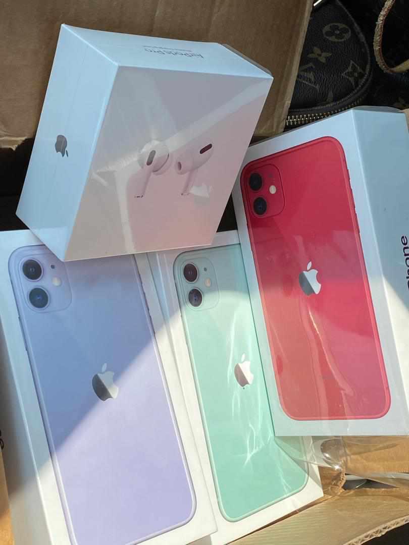 SAINT_FROY33's tweet photo. IPHONE 11 64 GIG
4300 AVAILABLE!!!!!!
#IPHONEPLUG๐๐ https://t.co/VfHENSQZrO