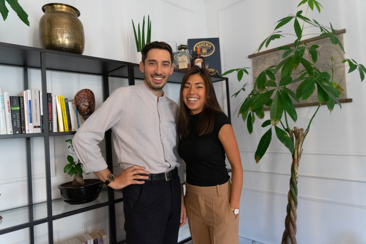 Nous vous présentons Tu Sang et Matthieu, amoureux de design d'intérieur et hôte chez OfficeRiders ! 🗝
.
"On a le sentiment de contribuer aux projets ou même à la naissance de start-ups !"
.
Découvrez l'interview de Tu Sang et Matthieu 👉 bit.ly/3dlkBcB
.
#devenirhôte