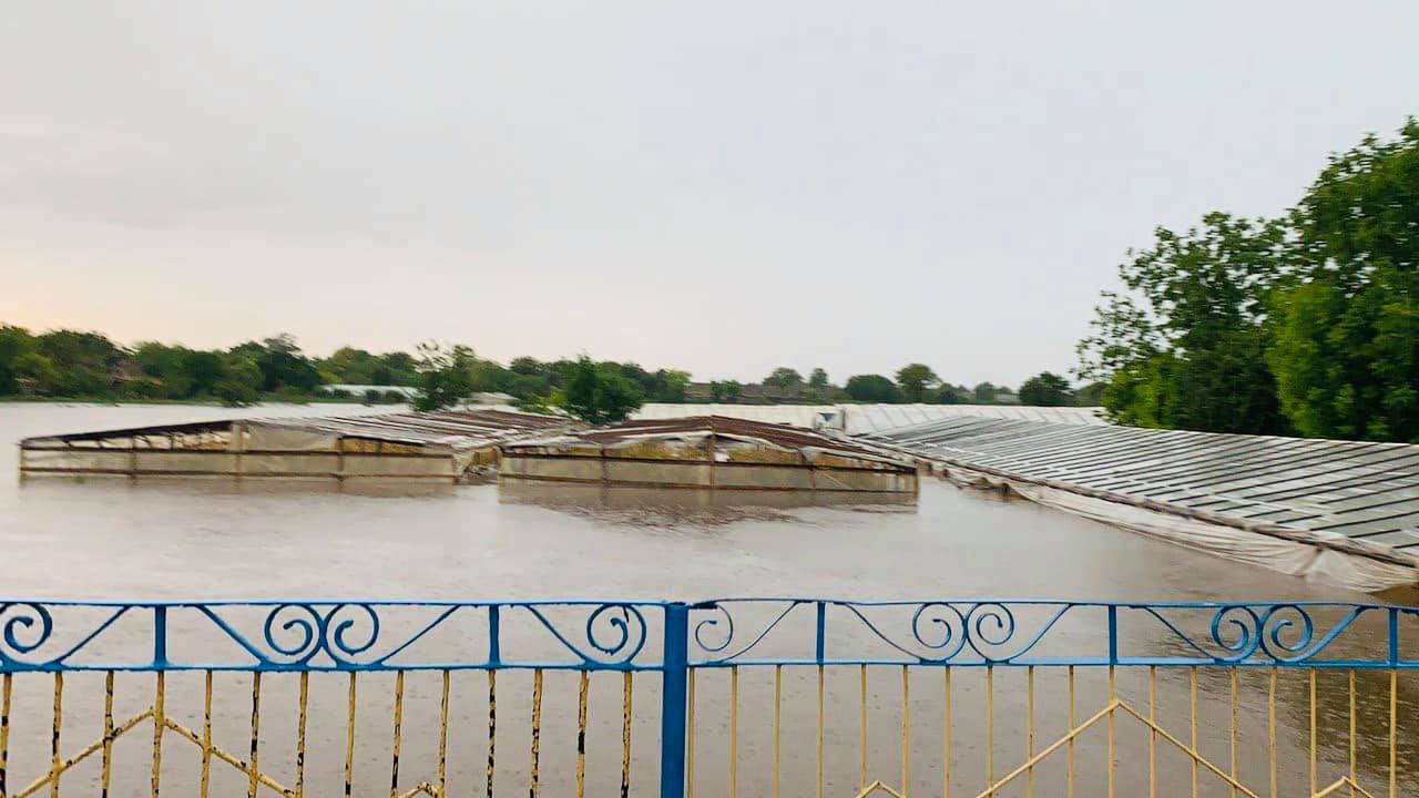 Серьезный ущерб получило село Шевченково - там много затопленных домохозяйств и фермерских полей