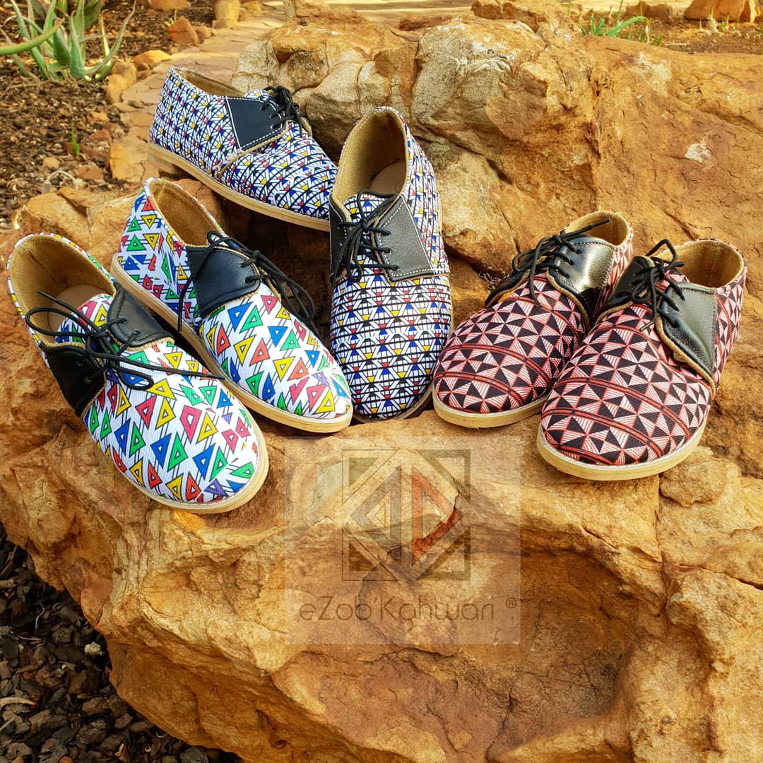 ezobkghwari's tweet photo. uKumbuza from our eZob'Kghwari Abentazana shoe range R950
#ezobkghwari #craftshoes #isindebelepattern #isindebeleshoes #vellies #trends #proudlysouthafrican #culture #isikhethu #isindebele #femaleshoes #djsbu #buylocal #YMornings https://t.co/peUatMFa1I