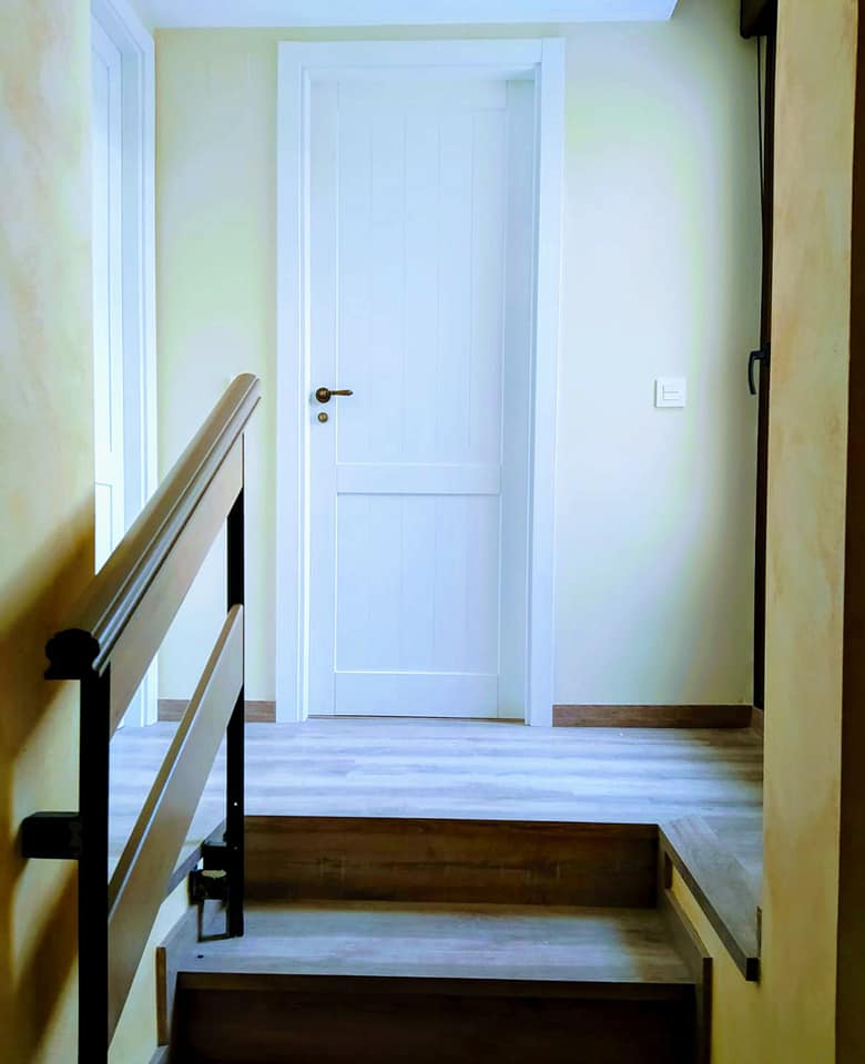 CarpinteriaMena's tweet photo. Buenos días!! Nos gusta crear rincones con encanto como este!!! Puertas engargaradas de pino barnizado en blanco veteado y manetas color bronce. Pide presupuesto sin compromiso!!
#puertasinteriores #puertasdepino #blancoveteado #trabajosamedida #hechoamano
https://t.co/OjSAJUhYXf https://t.co/jXZr3Zcs5c