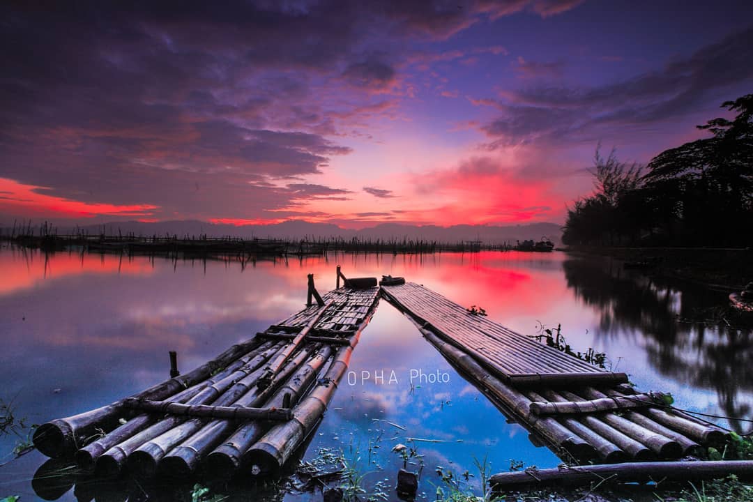 Bonfoto_cc's tweet photo. Sunrise photo again!
On a river using Zomei filter.
Photo via @ kenang_dwi
#sunrise #nature #naturephotography #landscape #landscapephotography #landscapephoto #longexposure #lowshutterspeed #traveling #travelphotography #traveller #mytrip #zomeifilter #zomei https://t.co/AYHbJDcanh