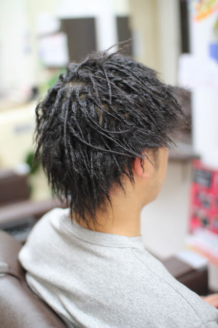 髪切屋taku 束感の出やすい髪質 ヘアカラーなし 剛毛 癖毛 束感の出にくい髪質 細い髪 直毛 ヘアカラーを繰り返している髪 ブリーチ毛 二つ以上当てはまれば束感出ません ツイストパーマ 束感ツイスト ツイストドレッド ドレッド風