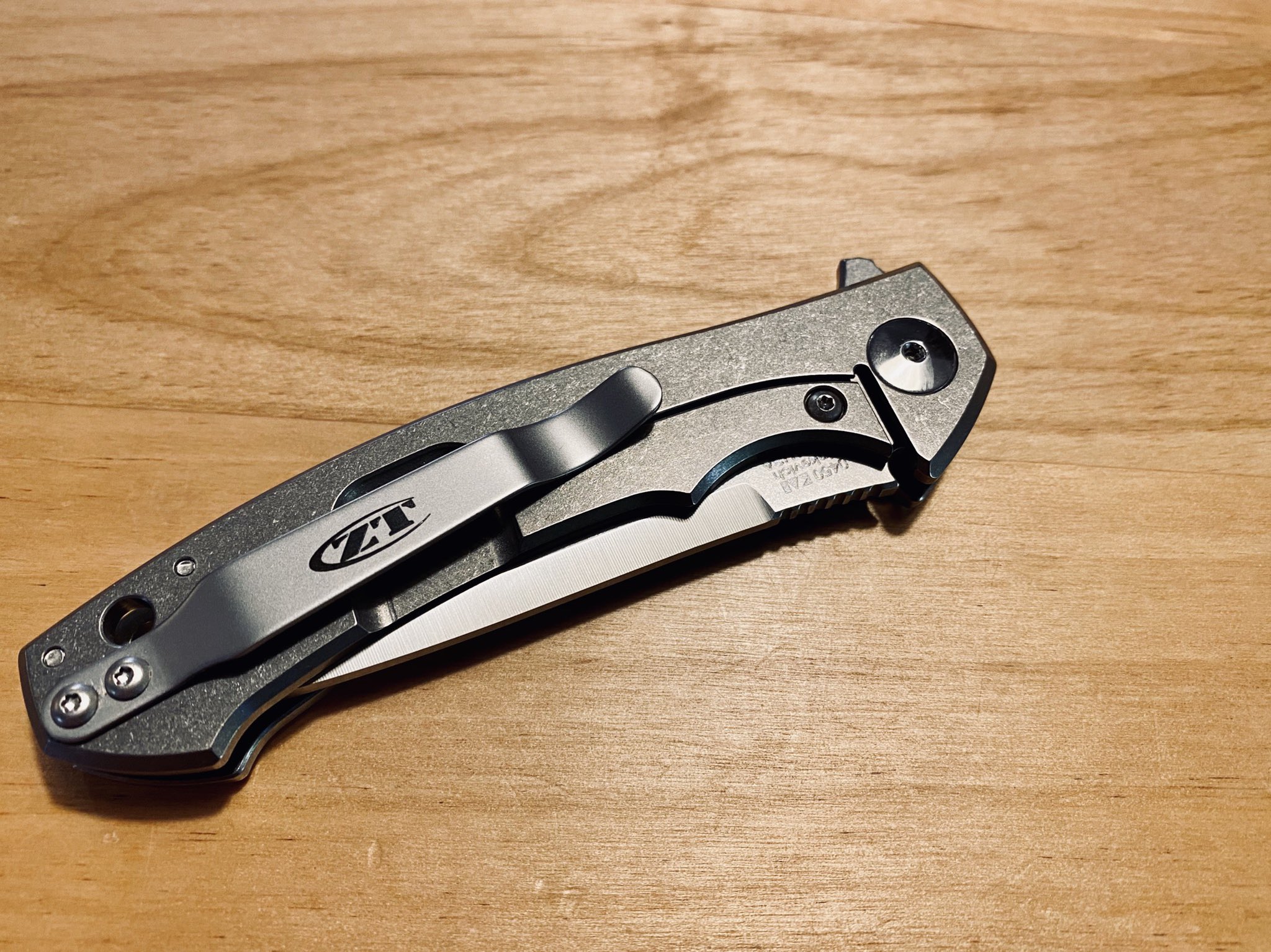 よー清水 画集発売中 デザイン資料にナイフを買ったんですけど めっちゃ洗練されててかっこいい 機能美だぁ T Co P8wl6twsqn Twitter