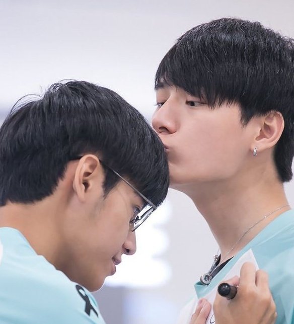 94PIRAPATS's tweet photo. 4PM #KristSingto 💌

𝑾𝒉𝒆𝒏 𝑰 𝒔𝒂𝒚 𝒇𝒐𝒓𝒆𝒉𝒆𝒂𝒅 𝒌𝒊𝒔𝒔𝒆𝒔 𝒂𝒓𝒆 𝒕𝒉𝒆 𝒃𝒆𝒔𝒕, 𝑰 𝒎𝒆𝒂𝒏 𝒕𝒉𝒊𝒔 ❤ https://t.co/H21b5QESK1