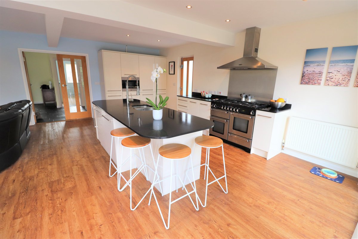 BartholomewEA's tweet photo. Open plan living at it's very best, this detached #bungalow in #Goring-by-Sea is our '#Property of the Week'. #Worthing #Estateagents #proudguildmembers
https://t.co/jMQeiT4dzF https://t.co/FEbZOpHRzv