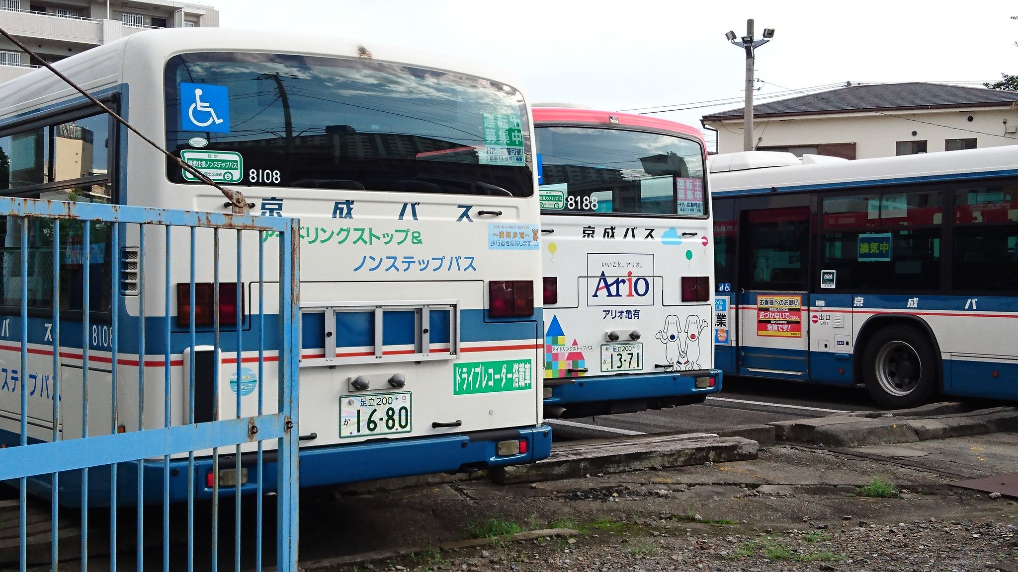 京成バス松戸 3営 金町営業にて 先日長沼からの転属車8517号車 25年式元n517号車 0517号車 81号車 アリオ専属車 06年式除籍確定 5月に除籍した8108号車もいまだ行き先決まらず 京成バス