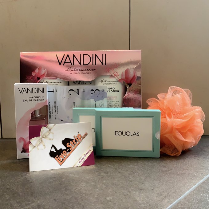Vielen Dank @LiveStripDotCom f&uuml;r die sch&ouml;nen Geburtstagsgeschenke! Ich habe mich wahnsinnig dar&uuml;ber gefreut<a class="tags" target="_blank" title="On Twitter" href="/?out=eyJ0eXAiOiJKV1QiLCJhbGciOiJIUzUxMiJ9.eyJpYXQiOjE3MjA5NTI1OTIsImlzcyI6InR3cG9ybnN0YXJzLmNvbSIsIm5iZiI6MTcyMDk1MjU5MiwiZXhwIjoxNzUyNDg4NTkyLCJyZWRpcmVjdF91cmwiOiJodHRwczovL3R3aXR0ZXIuY29tL0xpdmVTdHJpcERvdENvbSJ9.kbwG5UNyFX8XXE8VZ6qxWVyFmXZk0PDrlEP1PDwYc3BGBQQIjV2SoVPwea9NY2ZU7xKfpLM-JfoS3Ch8XJ0IfA">@LiveStripDotCom</a><a href="/tag/bigboobs"class="tags"><span>#bigboobs</span></a><a href="/tag/fuckdoll"class="tags"><span>#fuckdoll</span></a><a href="/tag/bimbodoll"class="tags"><span>#bimbodoll</span></a><a href="/tag/silicon"class="tags"><span>#silicon</span></a>