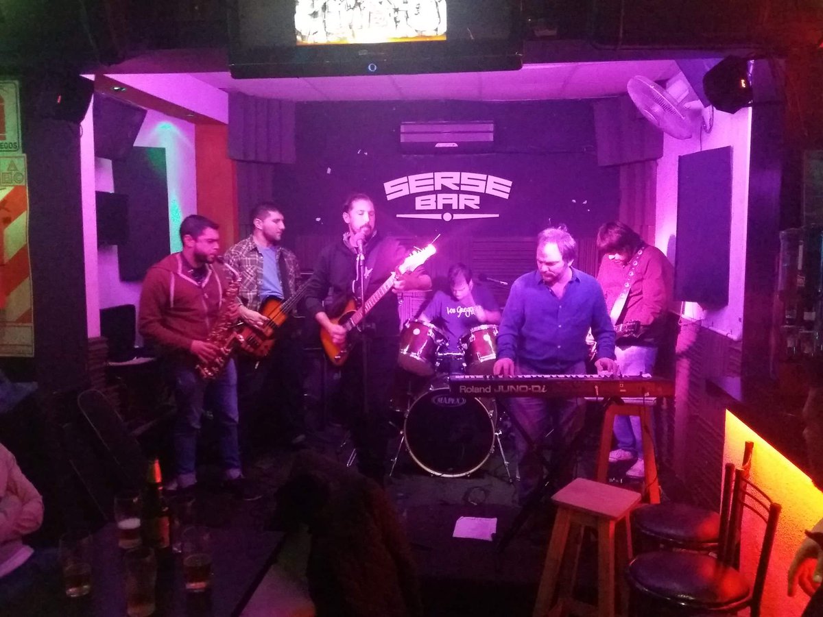 GregoriosRock's tweet photo. Hace 2 años tocábamos en SERSE BAR, Ramos Mejía.
¿Que fecha te acordas habernos visto? Subi tu foto 📸
#CuarentenaGregoria https://t.co/lMzfY9zgXI