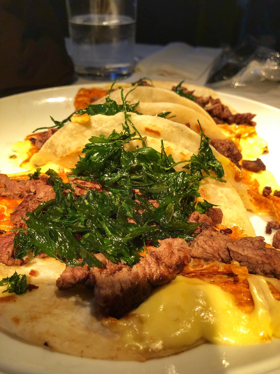 foodies_encdmx's tweet photo. Si de comida deliciosa se trata, #CuernoMasaryk tiene todo para consentirlos. Los platillos son ideales para compartir, esto fue lo que probamos: quesadillas de filete, tostadas de betabel, coliflor roca y pulpo al grill
Todo preparado a la perfección!

#FoodiesEnCdmx #CDMX https://t.co/9i6O92LfY2