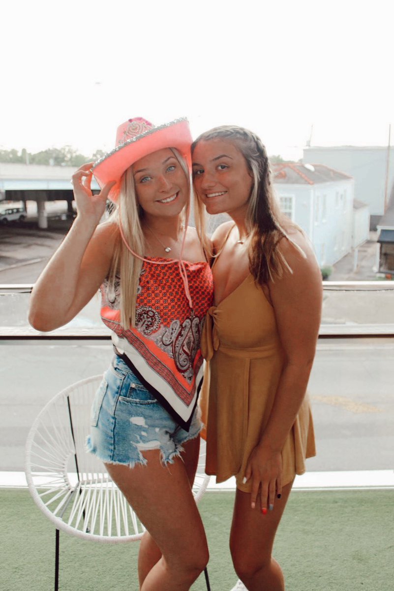 maddie_romano's tweet photo. Hello 17, wish I could say goodbye to rona🥳 #bestbday https://t.co/8mSocRN0xG