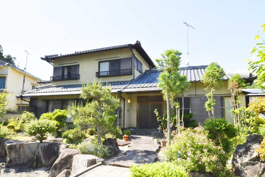 有限会社スローライフ در توییتر スローライフ新着物件 兵庫県たつの市新宮町 庭木や庭石に燈篭 大きな池など情緒あるお庭がついた6sdkの 日本家屋です 宅内は丁寧にご利用されており補修不要 家庭菜園をするのにちょうど良いサイズ感の菜園スペースもありますよ
