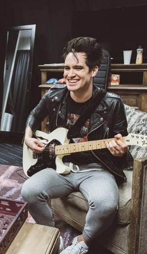 avnjgia's tweet photo. I love Brendon Urie, but honestly if small dick energy had a human form it would probably be him https://t.co/SJowIjI08b